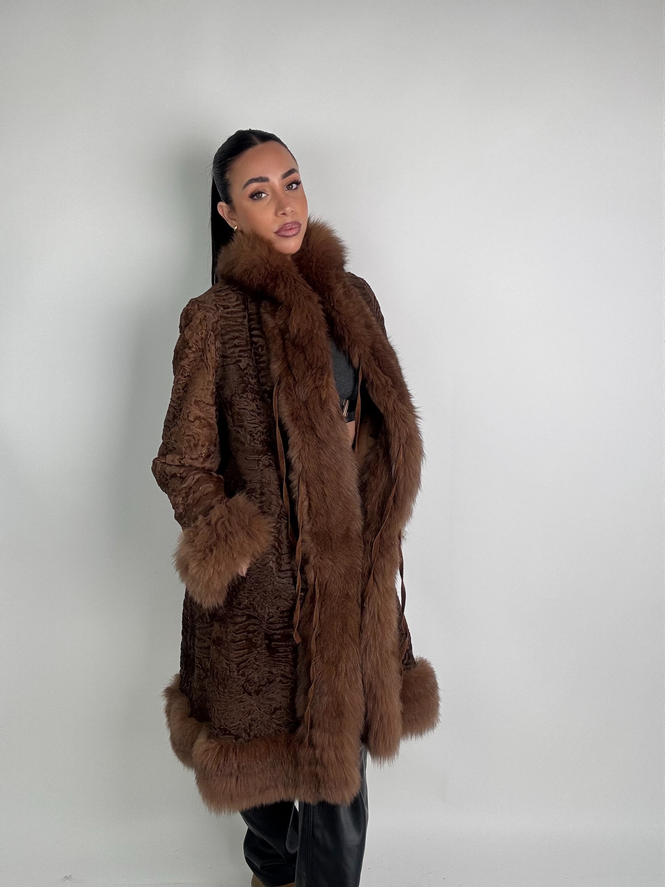 Cappotto in astrakan e volpe N61