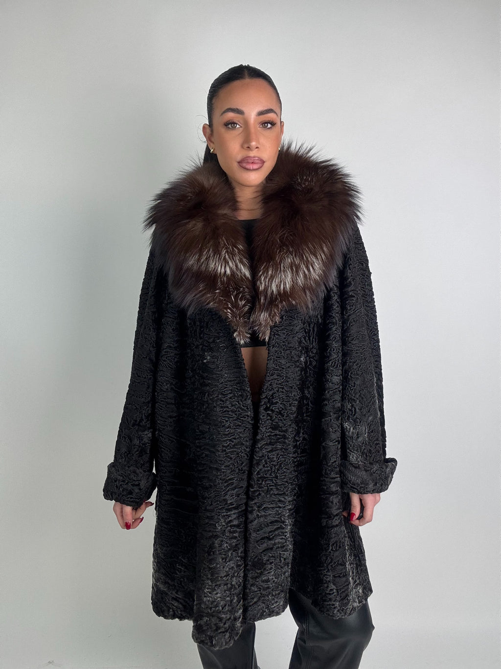 Cappotto in astrakan e volpe N62