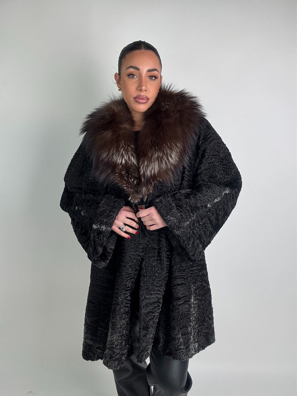 Cappotto in astrakan e volpe N62
