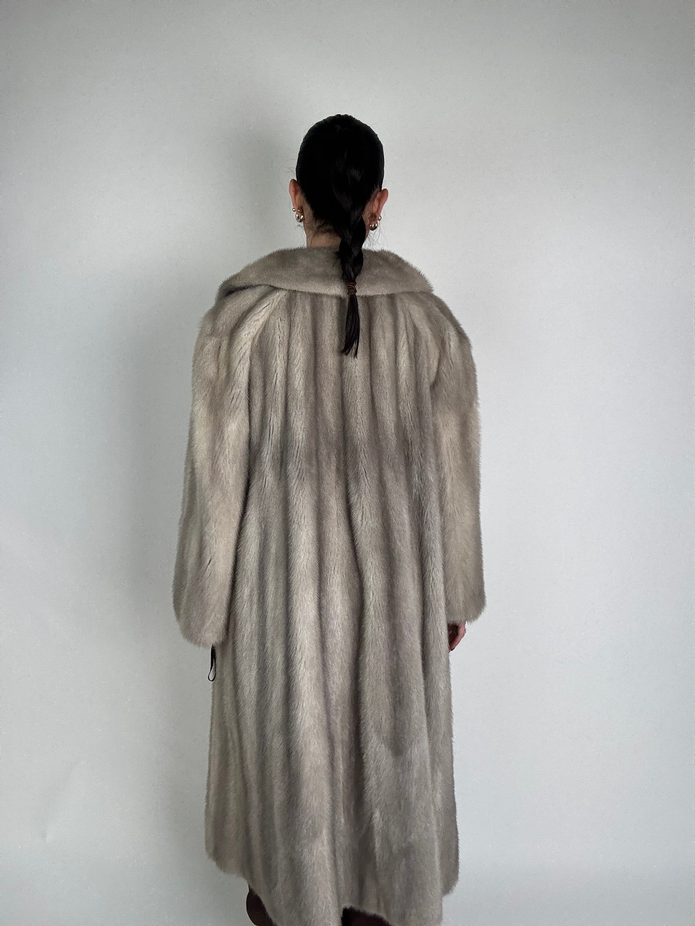 Capotto in visone N555