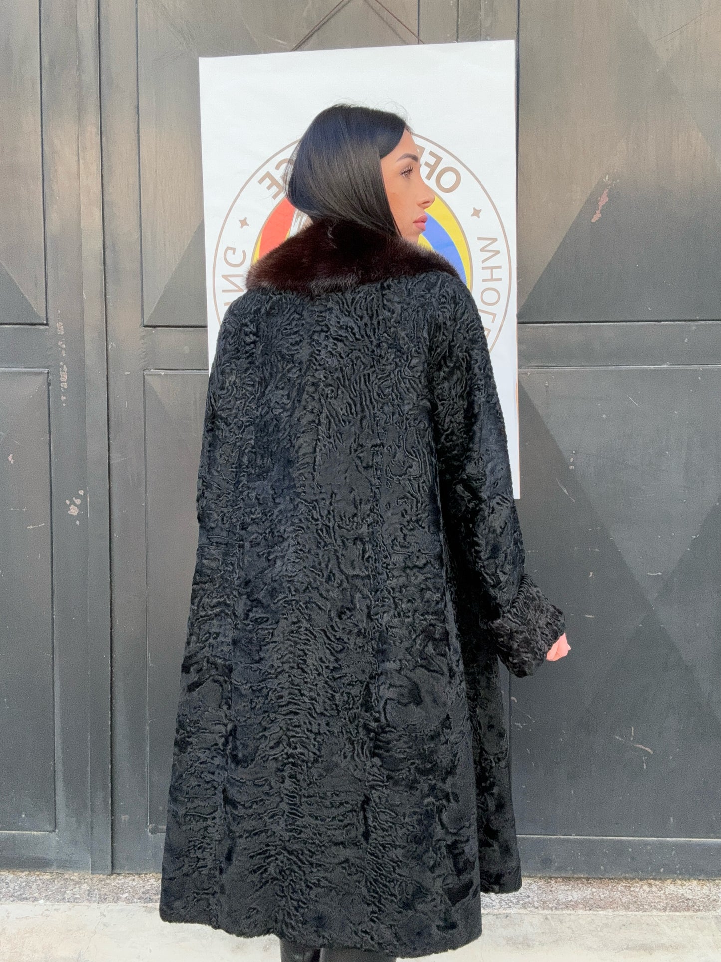 Cappotto in astrakan con collo di visone