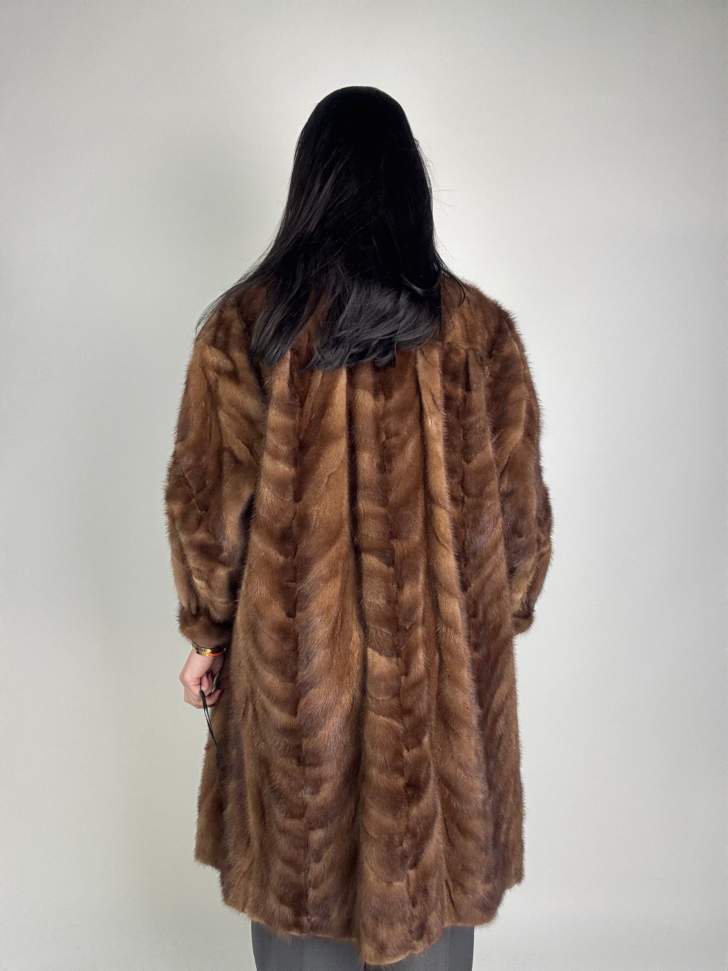 Cappotto in visone reversibile N563