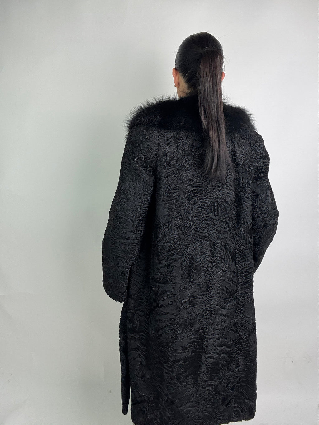 Cappotto in astrakan e volpe N33