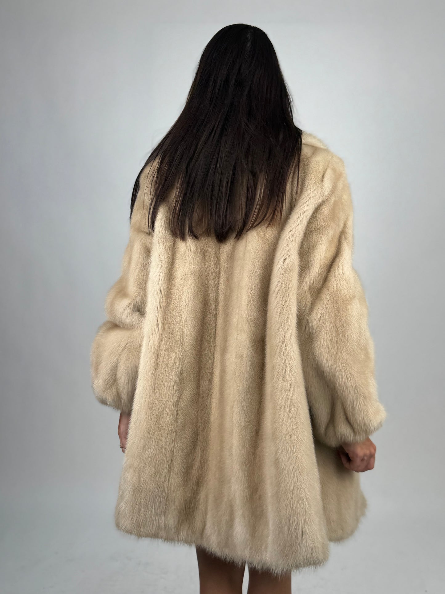 Cappotto in visone N677
