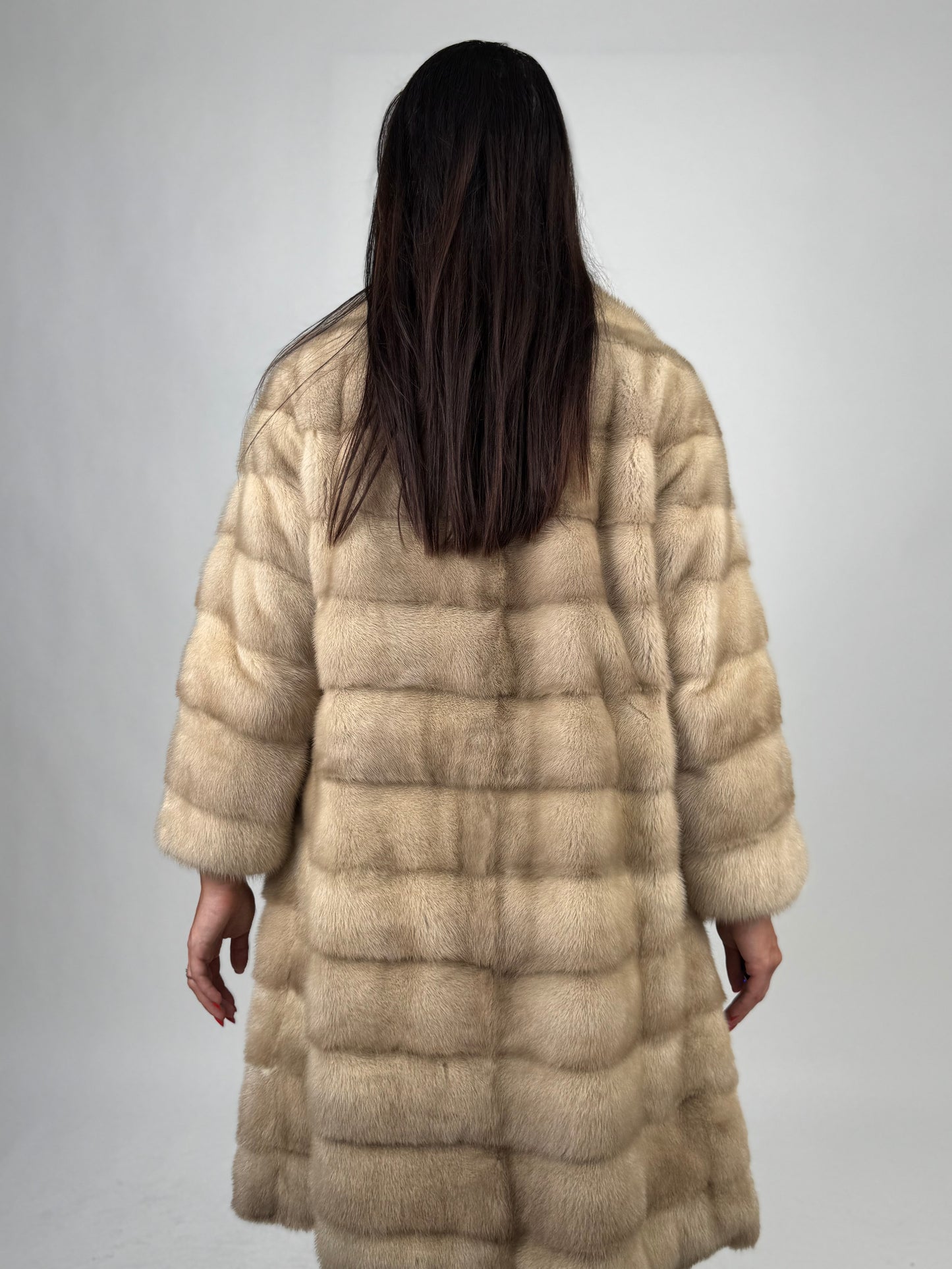 Cappotto in visone N678
