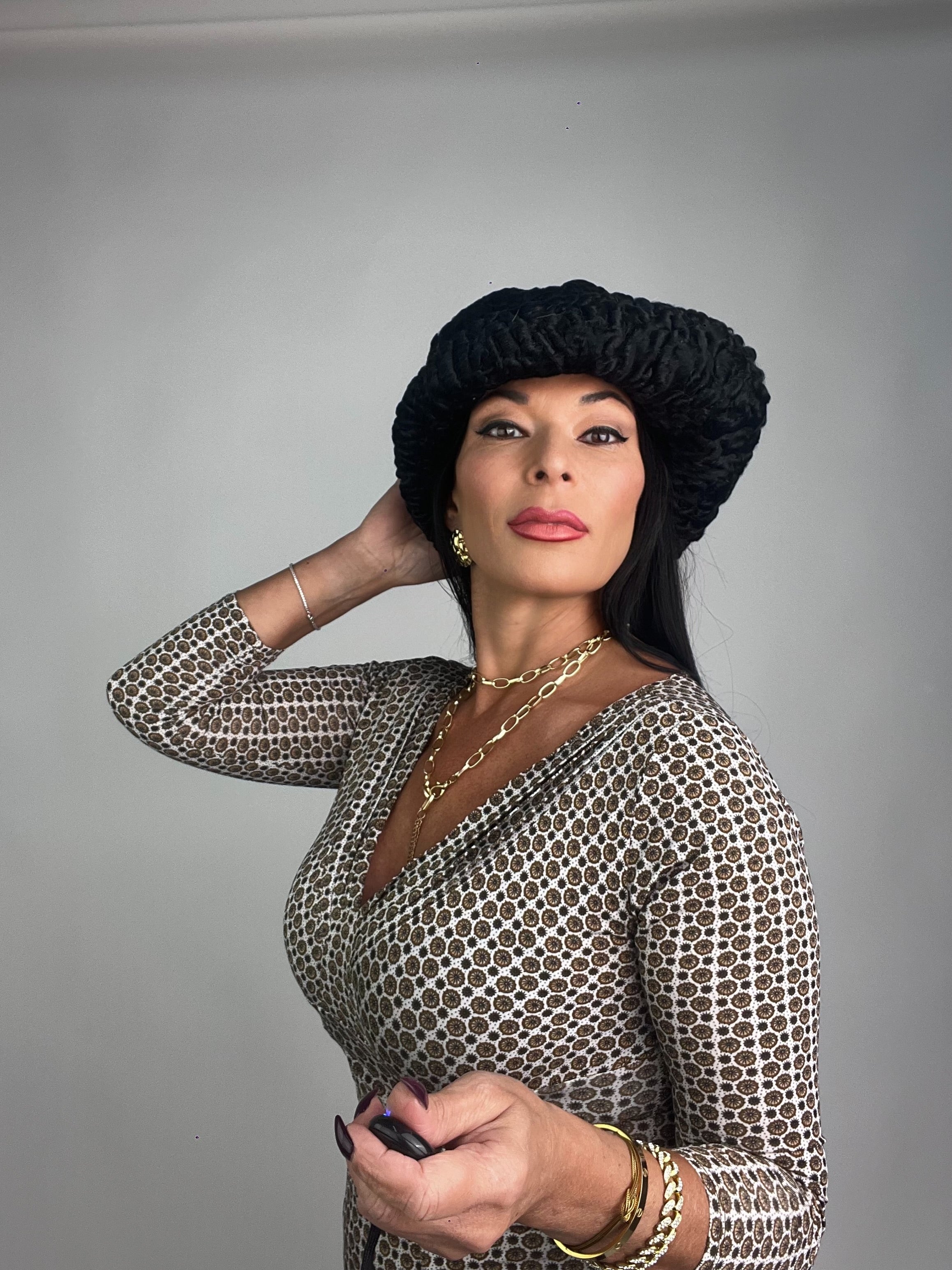 Cappello in astrakan N54