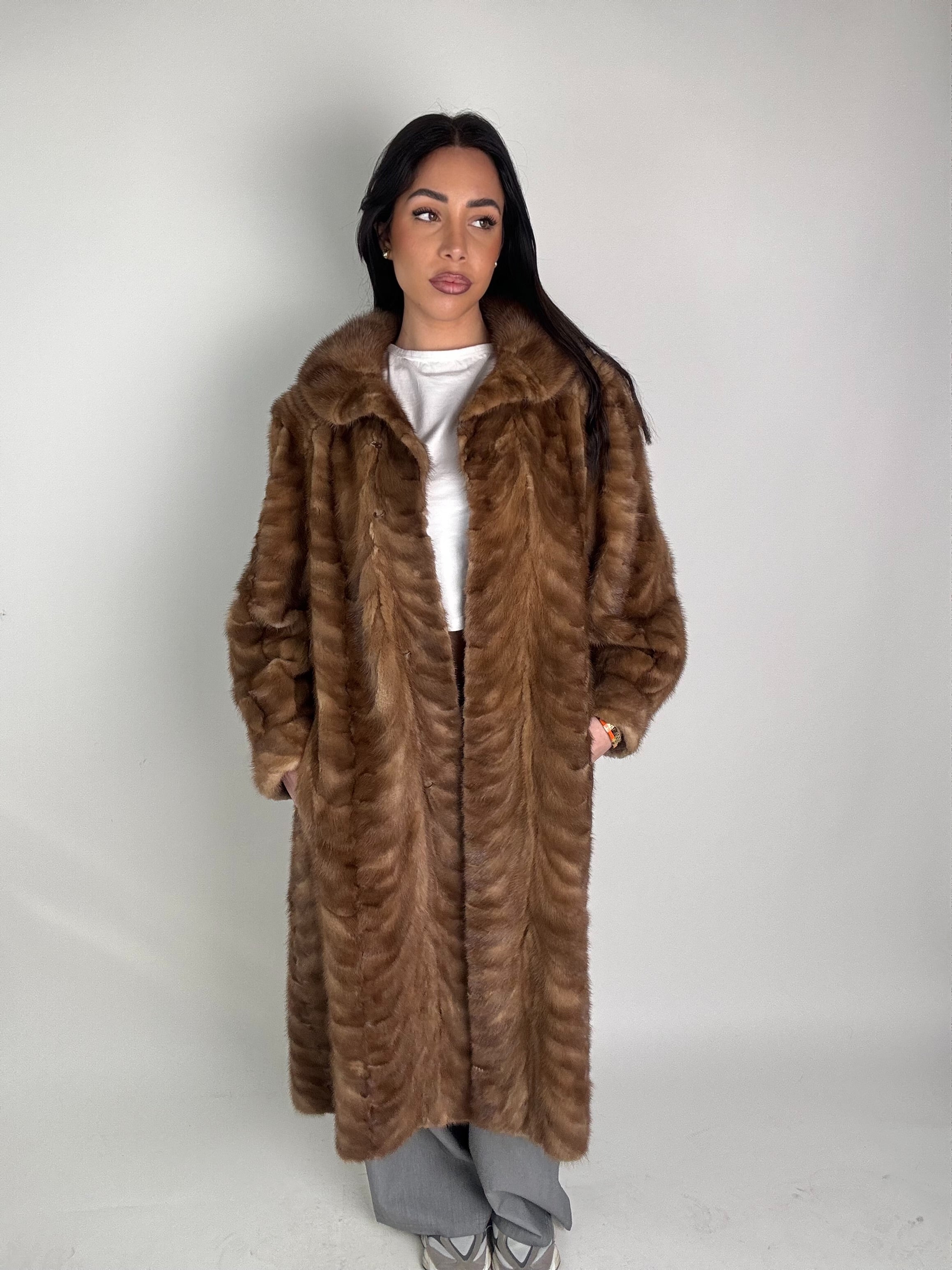 Cappotto in visone N575