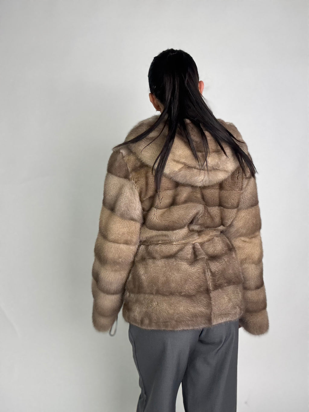 Giacca in visone cintura e cappuccio N238