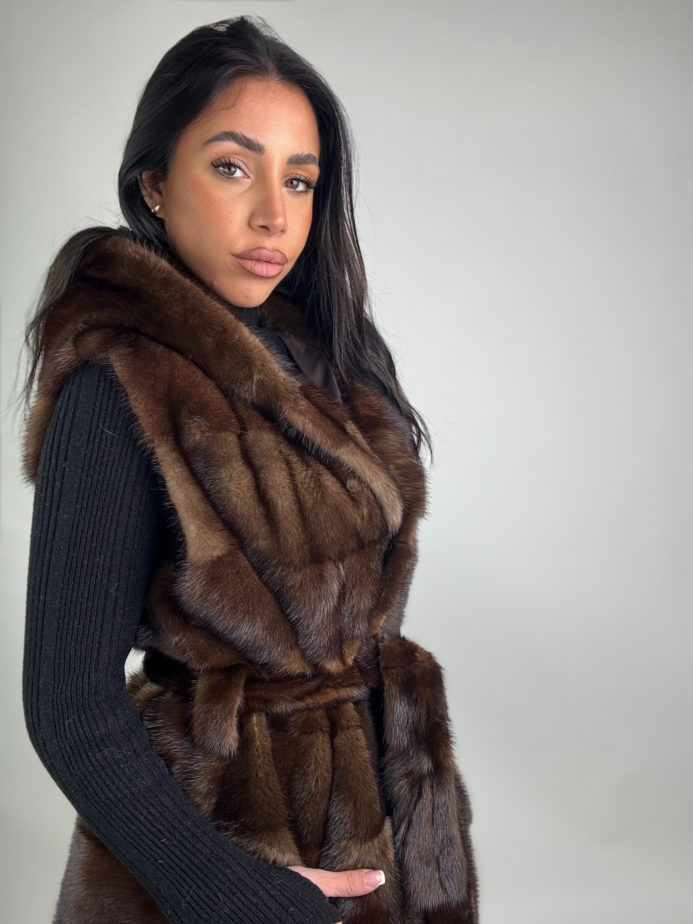 Smanicato in visone cintura e cappuccio N341