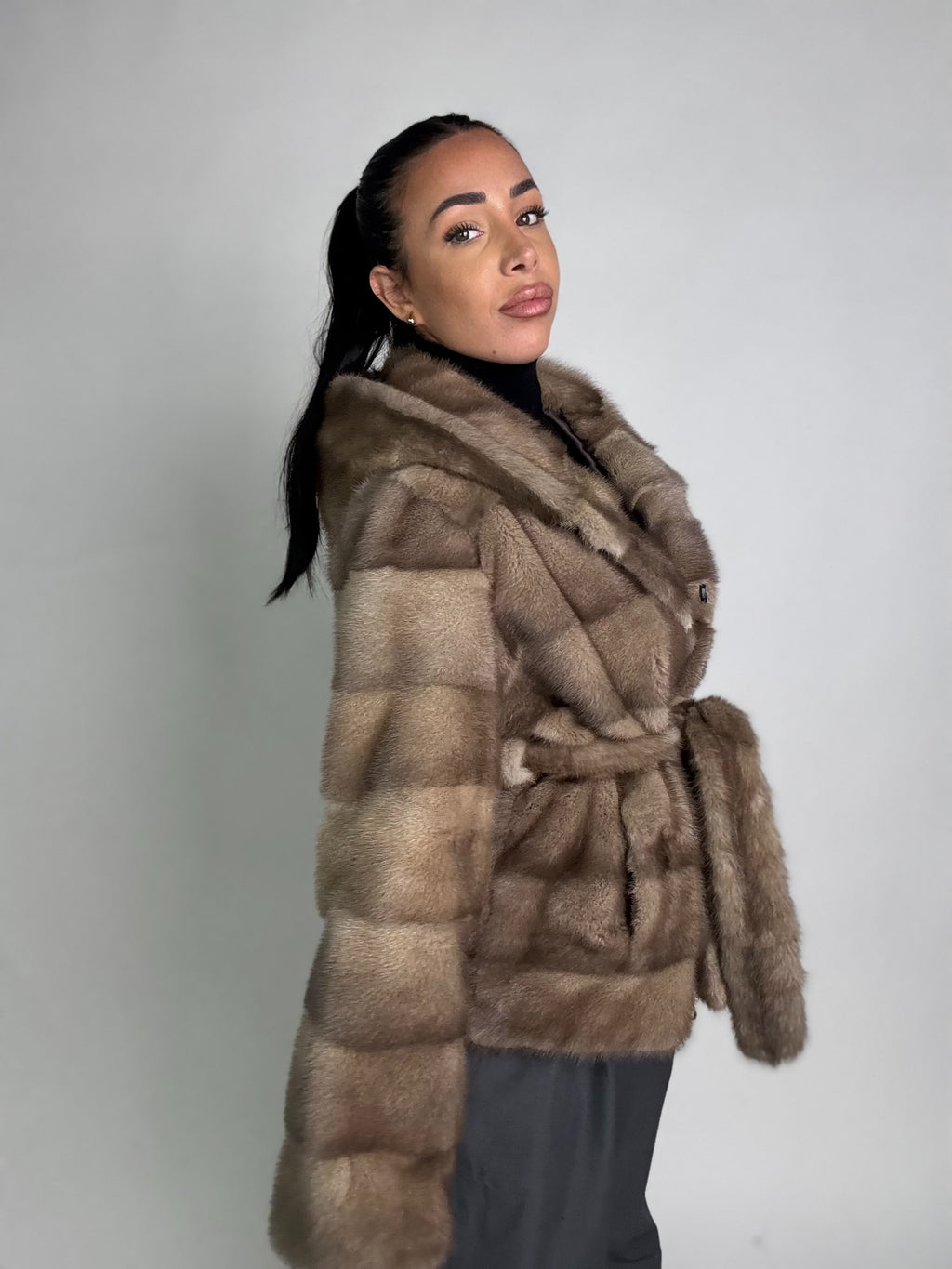 Giacca in visone cintura e cappuccio N238