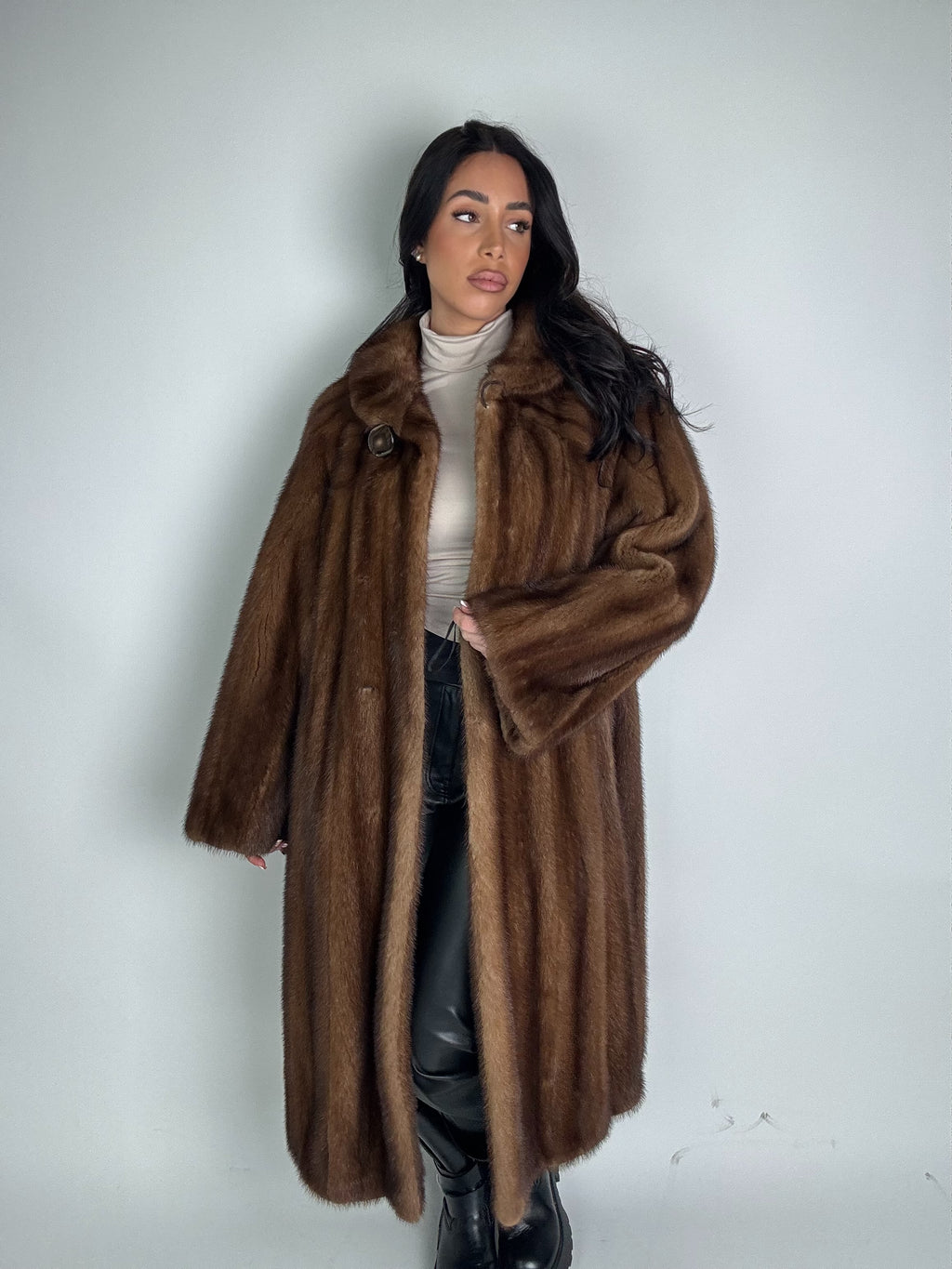 Cappotto in visone N477