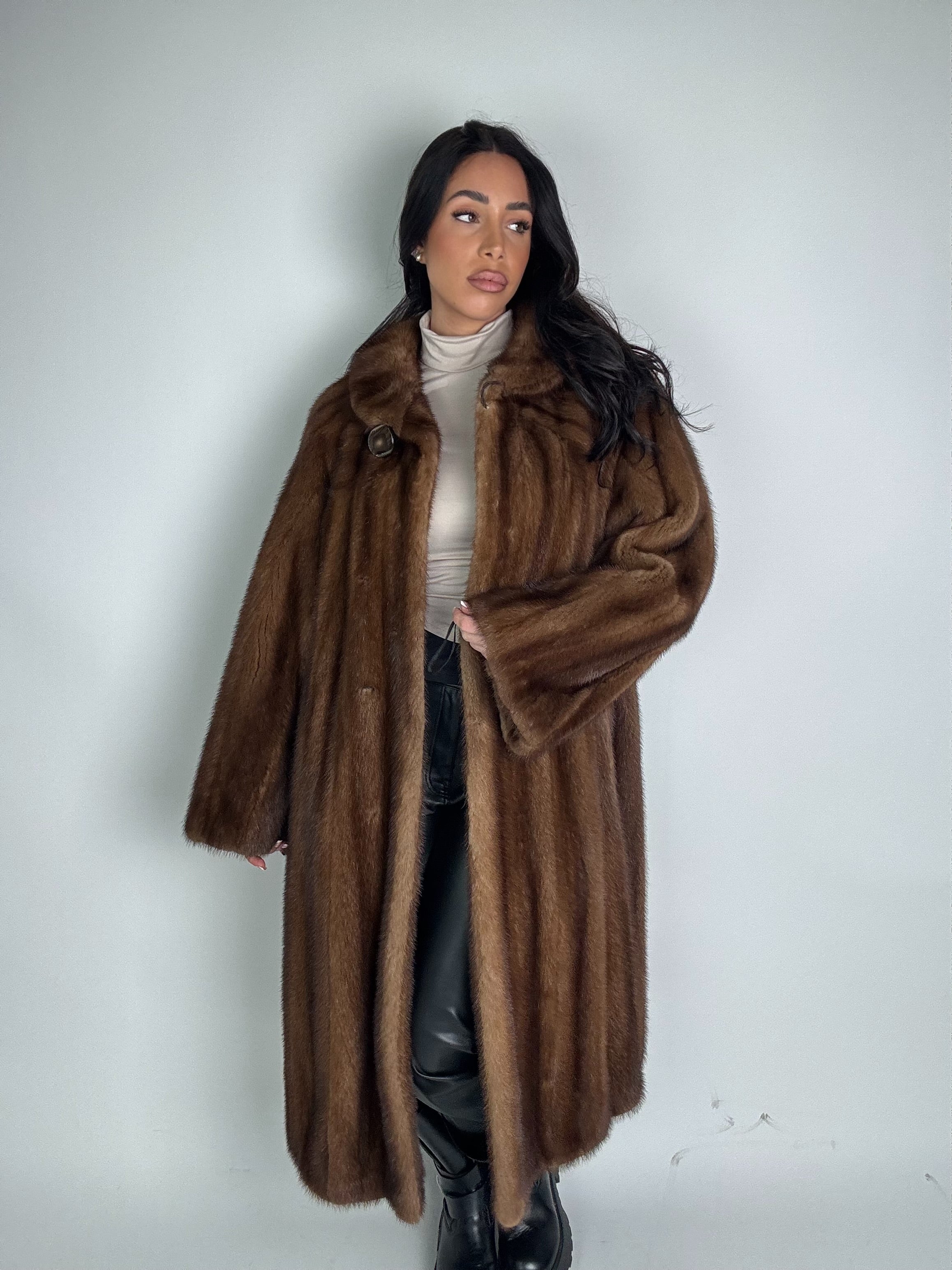 Cappotto in visone N477
