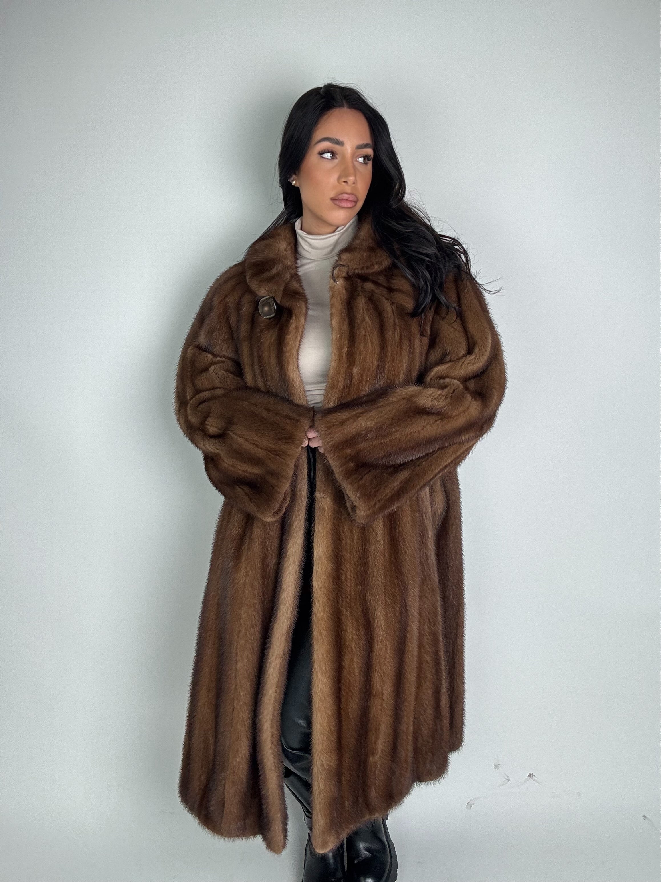 Cappotto in visone N477