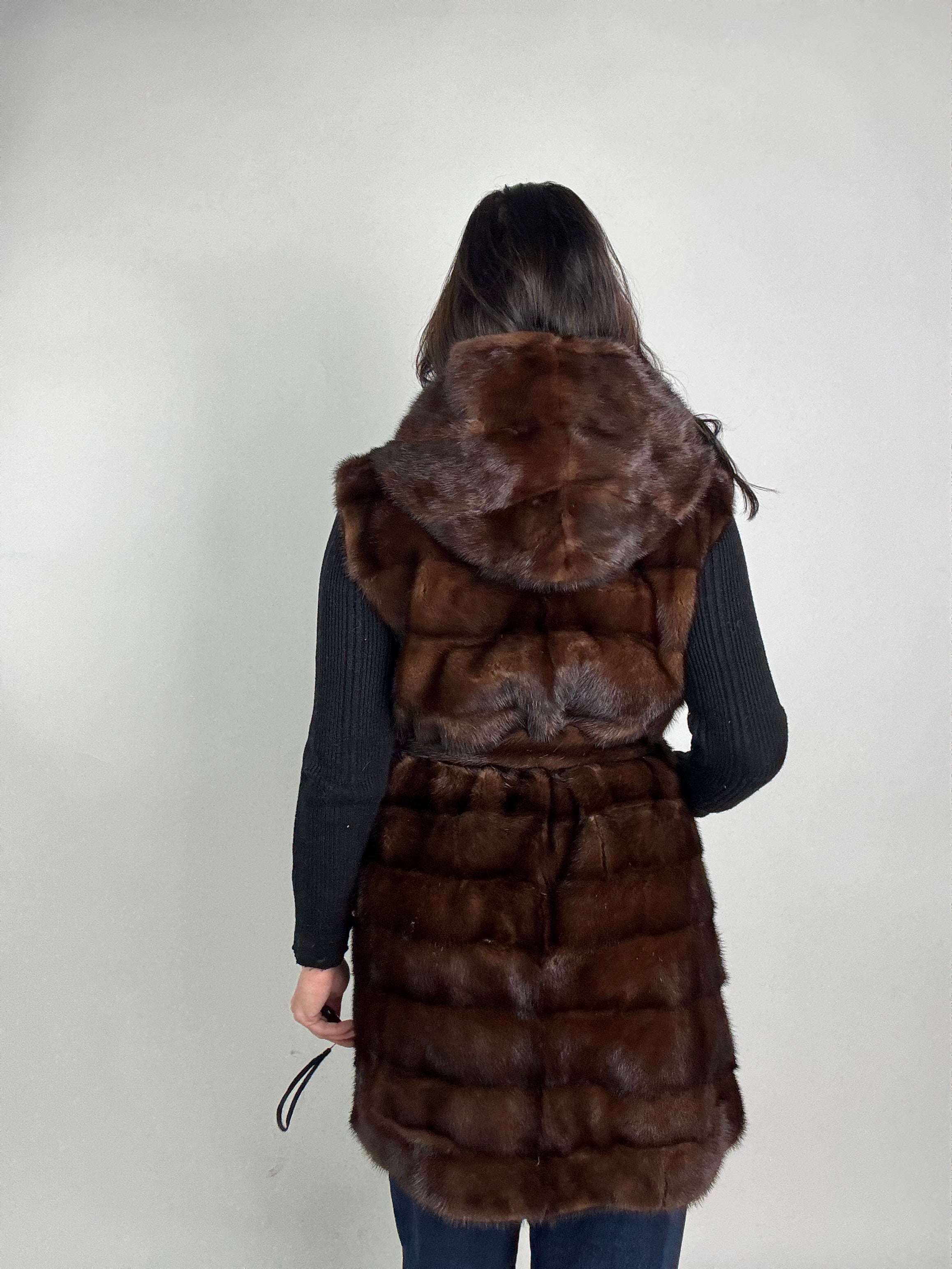 Smanicato in visone cintura e cappuccio N246