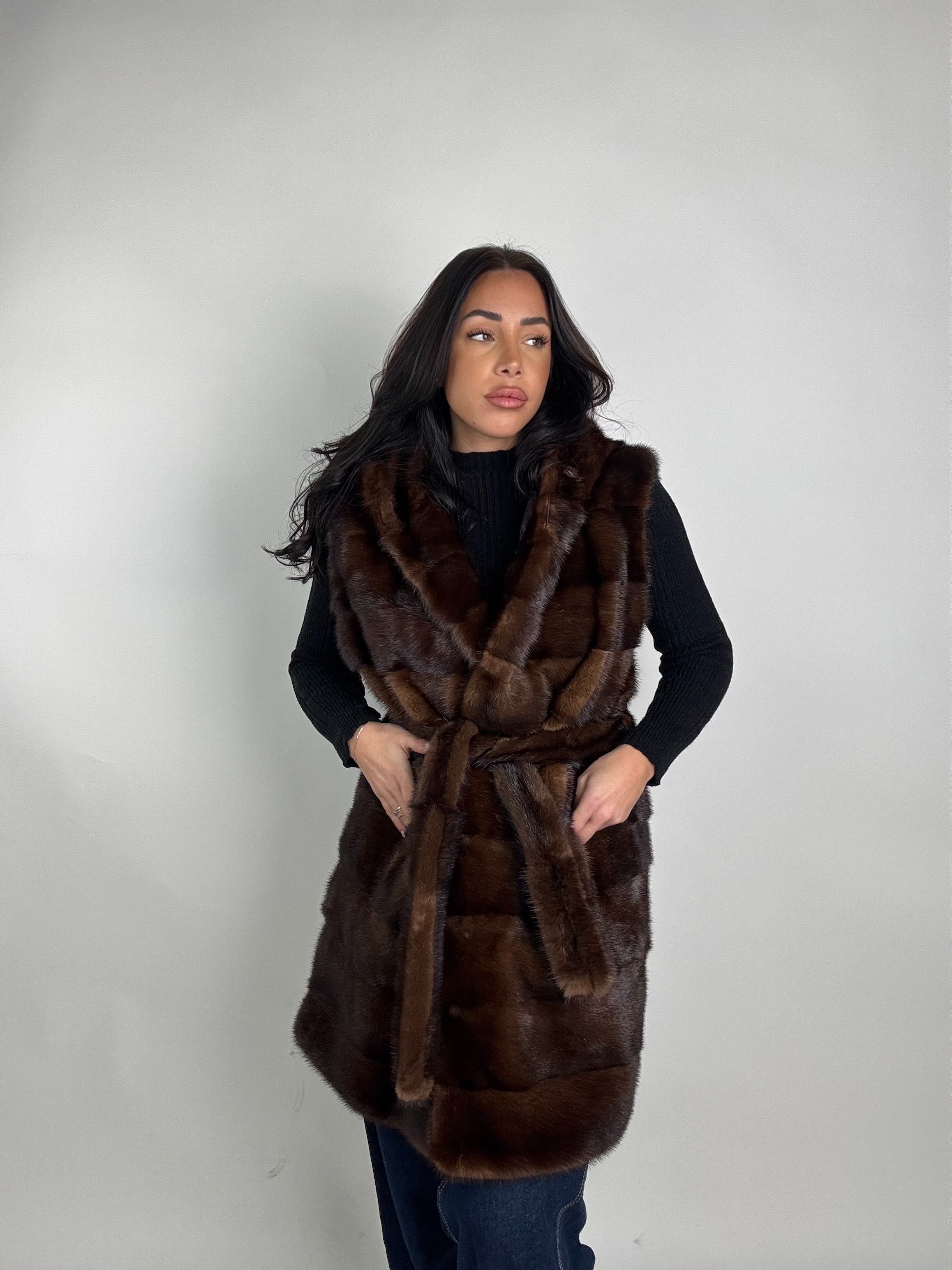 Smanicato in visone cintura e cappuccio N246