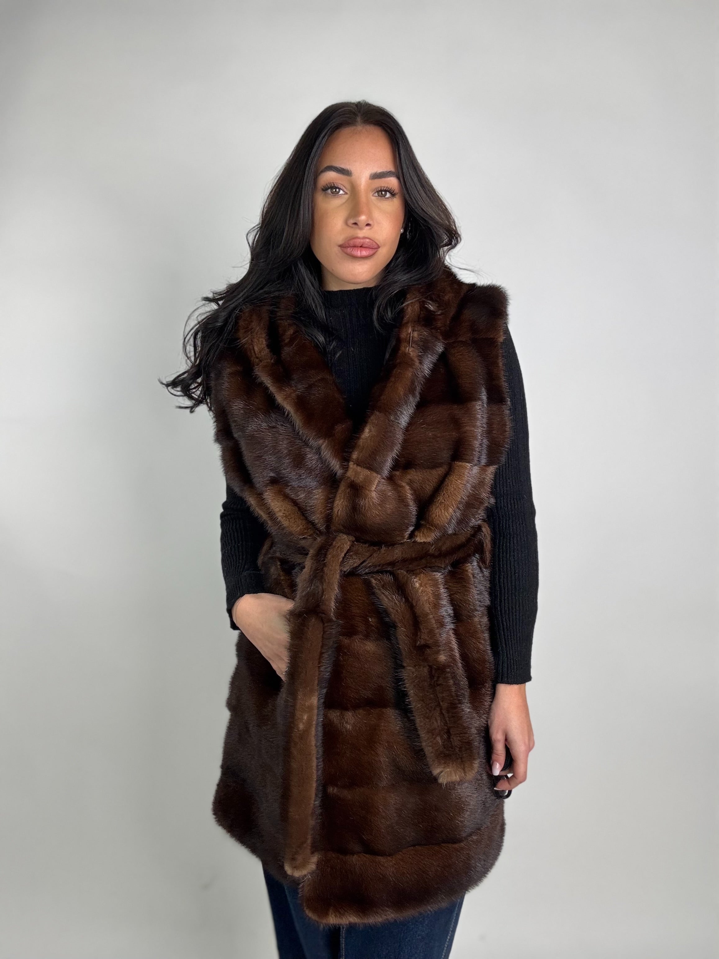 Smanicato in visone cintura e cappuccio N246