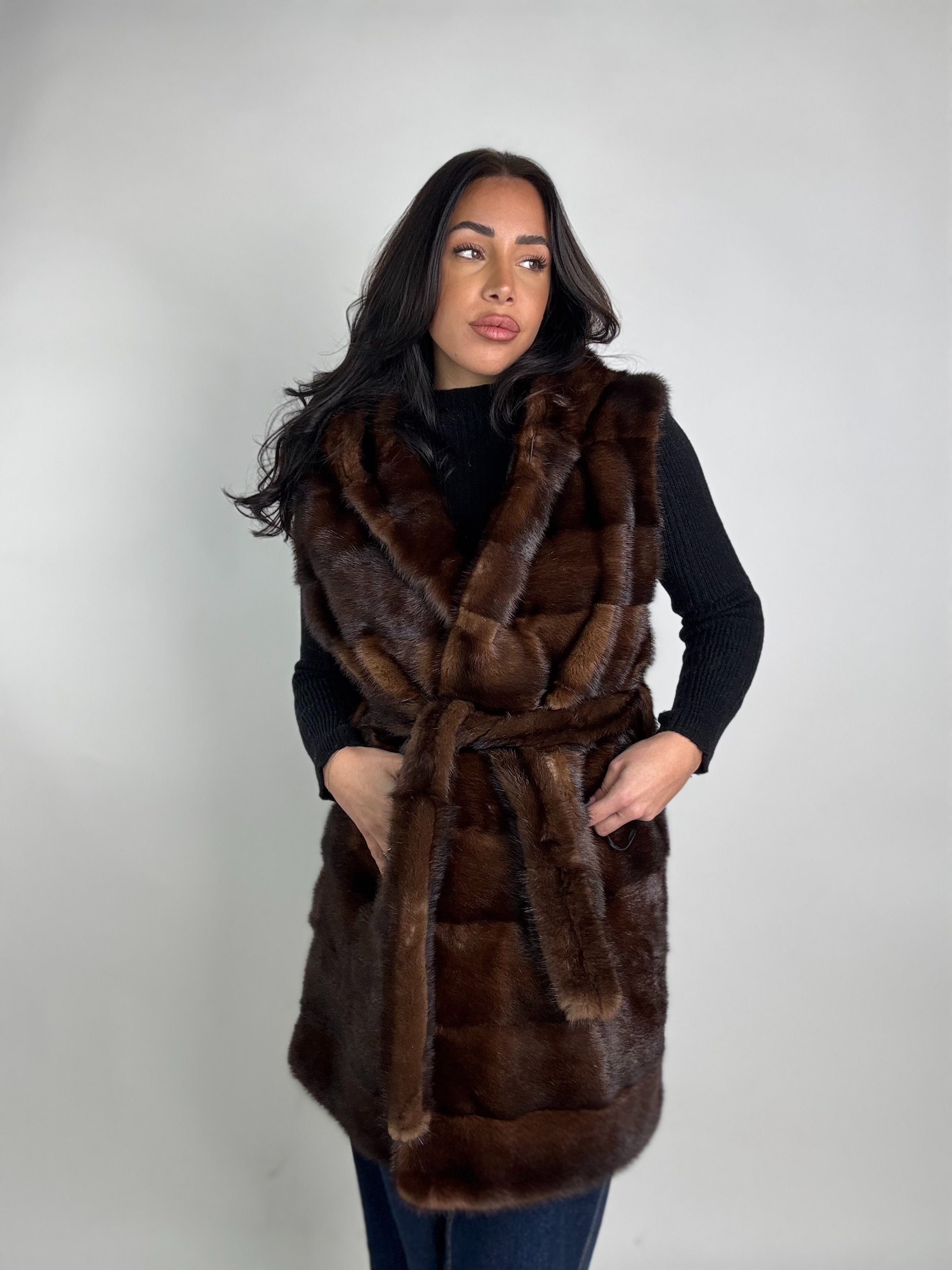 Smanicato in visone cintura e cappuccio N246