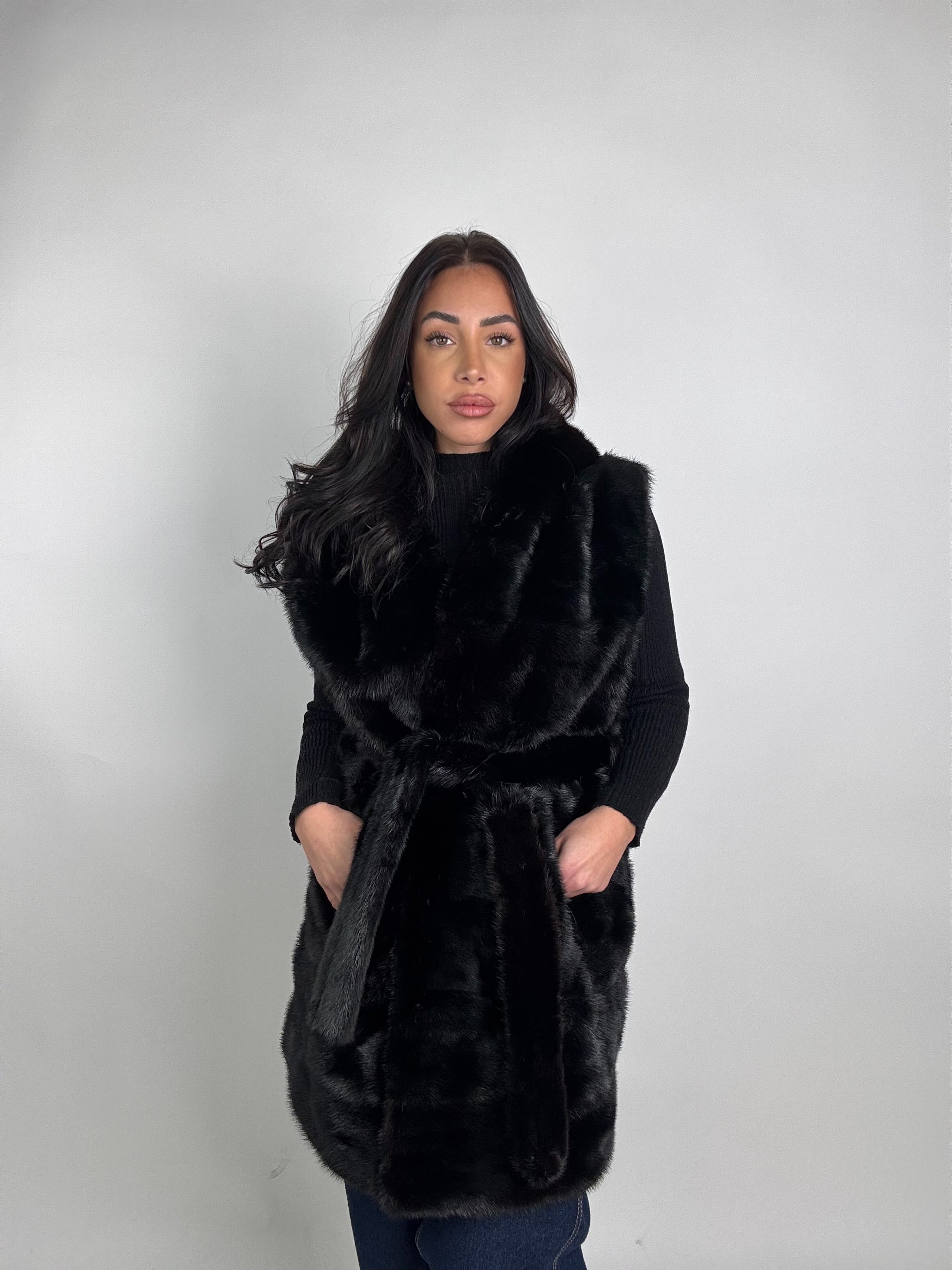 Smanicato in visone cintura e cappuccio N247