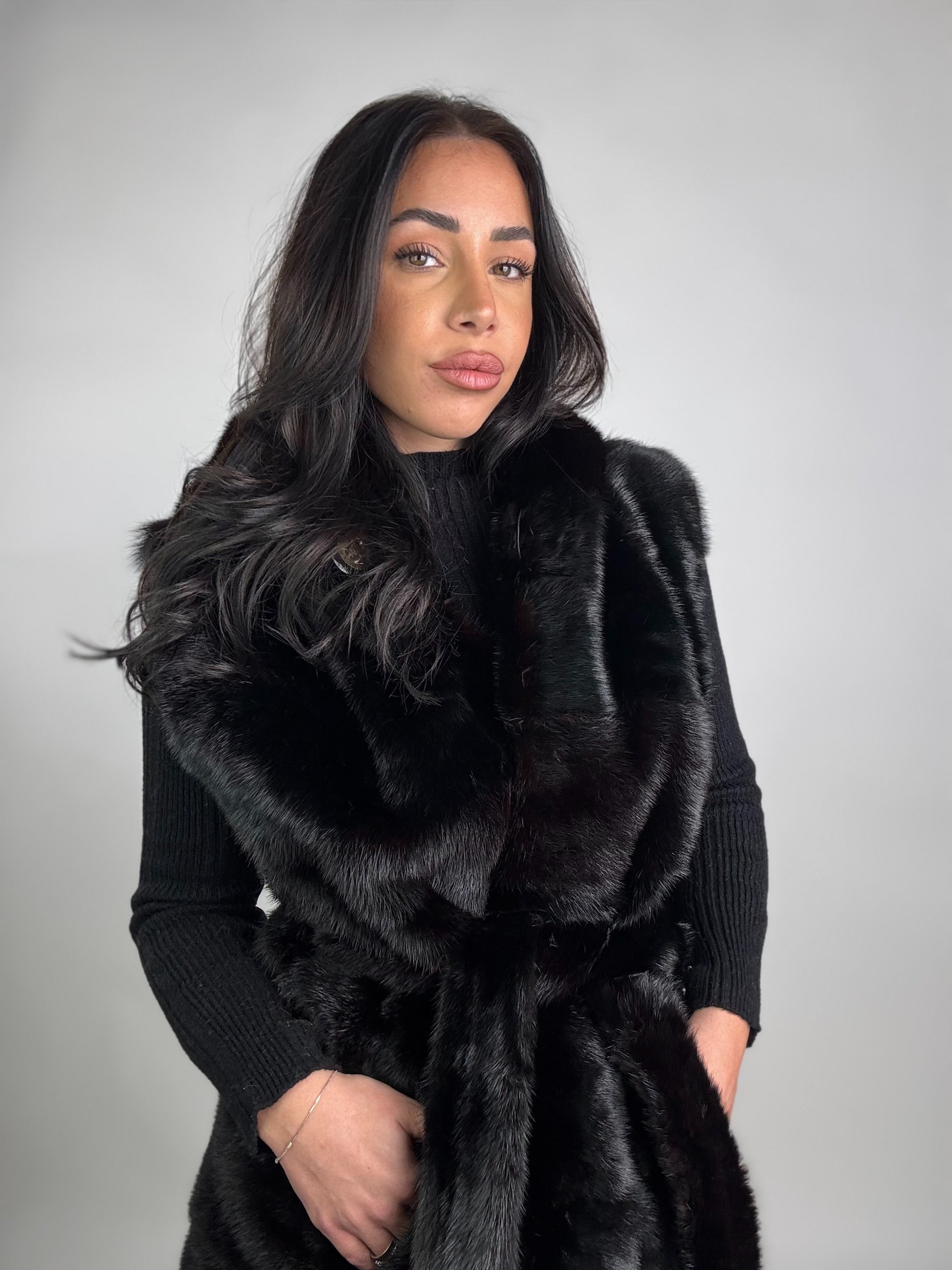 Smanicato in visone cintura e cappuccio N247