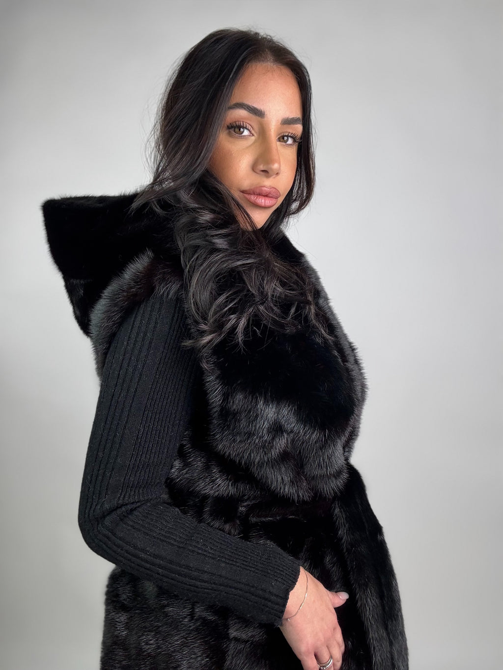 Smanicato in visone cintura e cappuccio N247