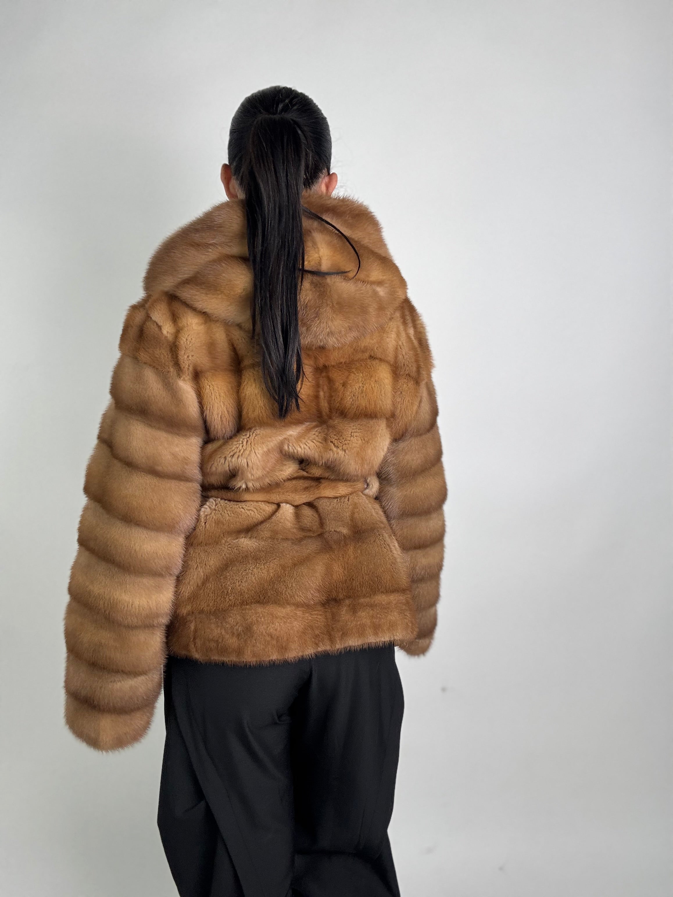 Giacca in visone cintura e cappuccio N248