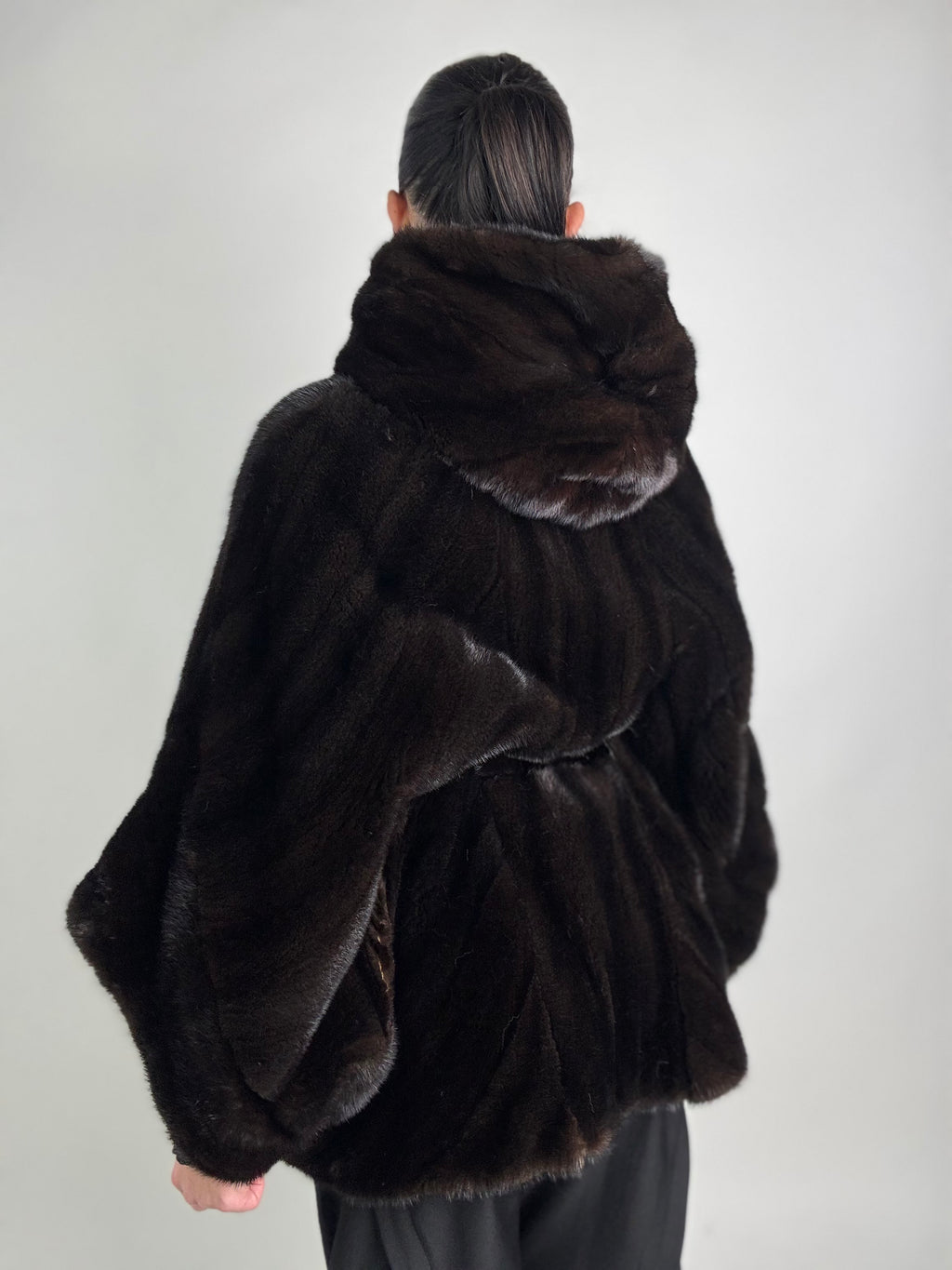 Mantella in visone cintura e cappuccio N250