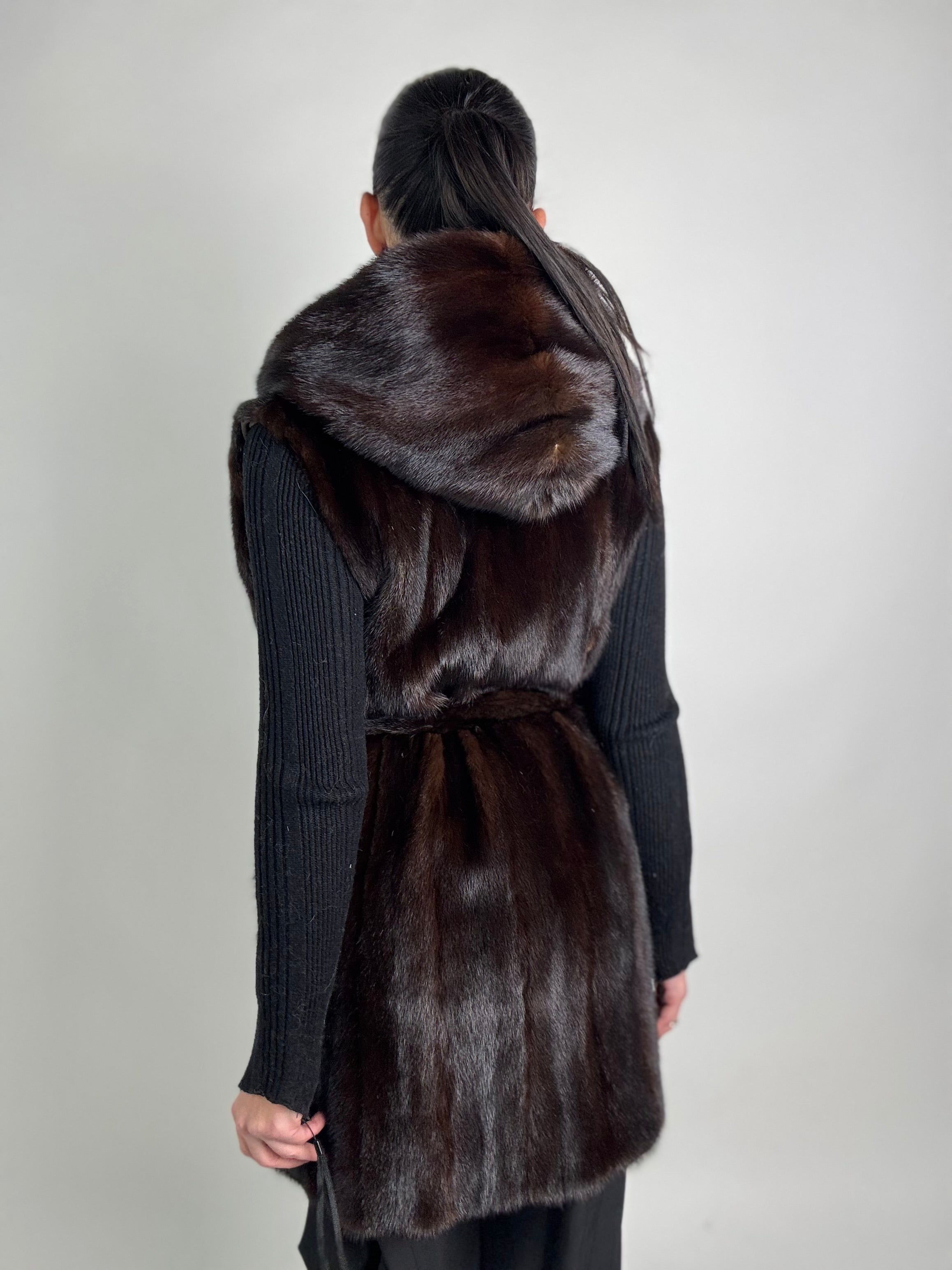Smanicato in visone cintura e cappuccio N251