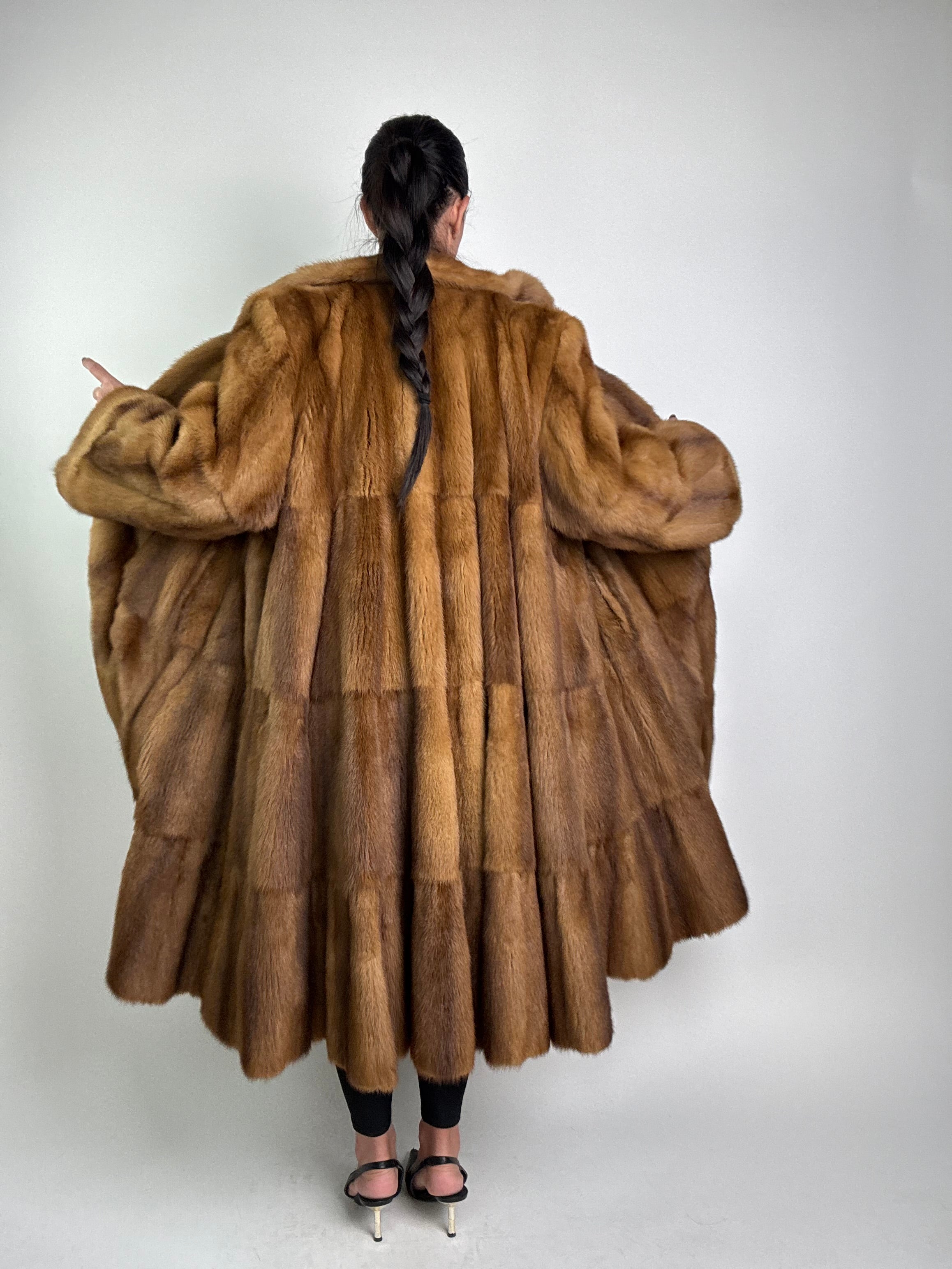 Cappotto in visone N361