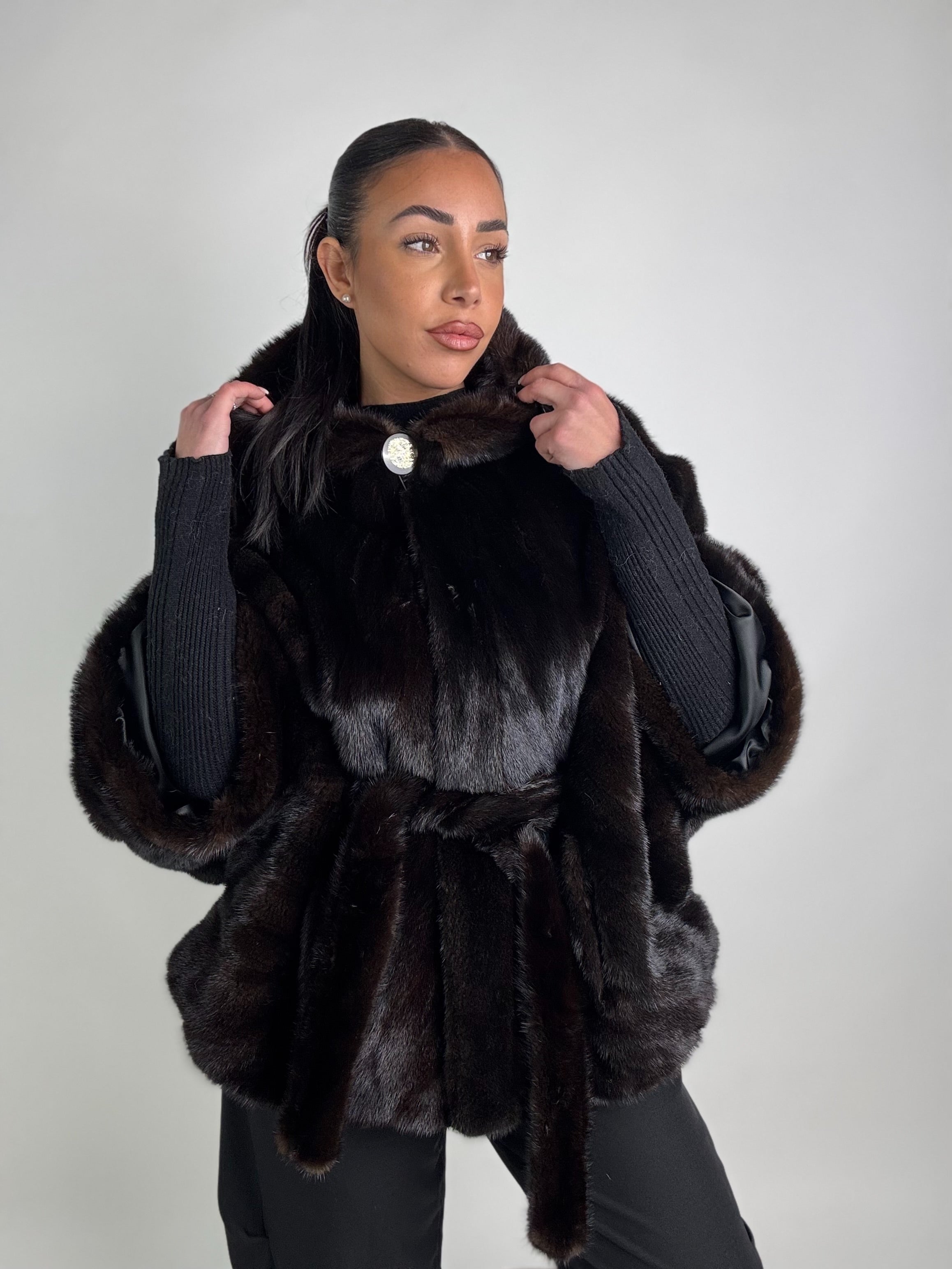 Mantella in visone cintura e cappuccio N250