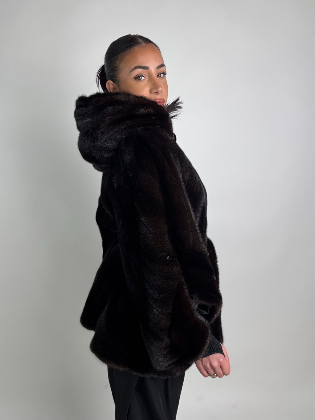 Mantella in visone cintura e cappuccio N250