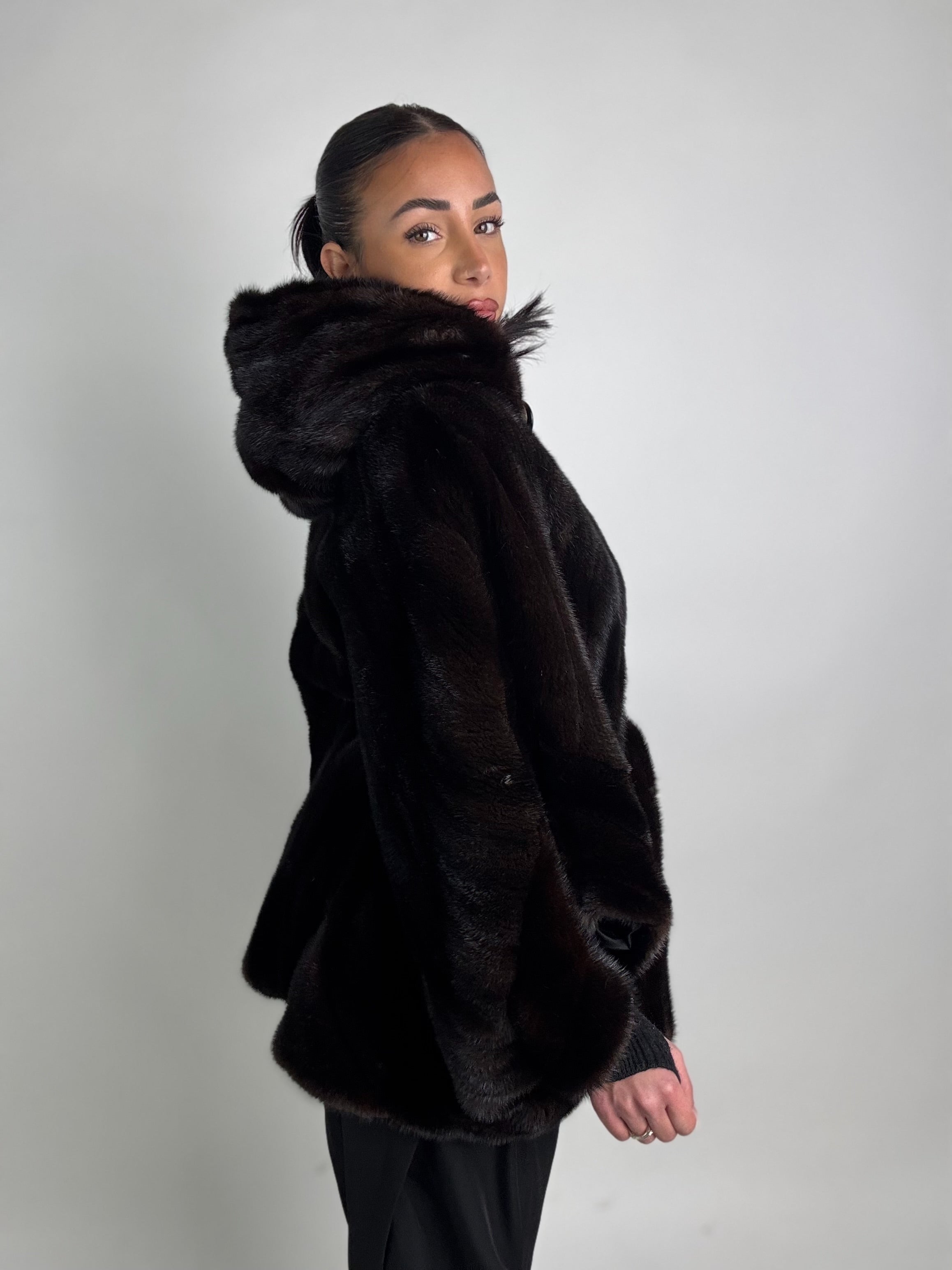 Mantella in visone cintura e cappuccio N250