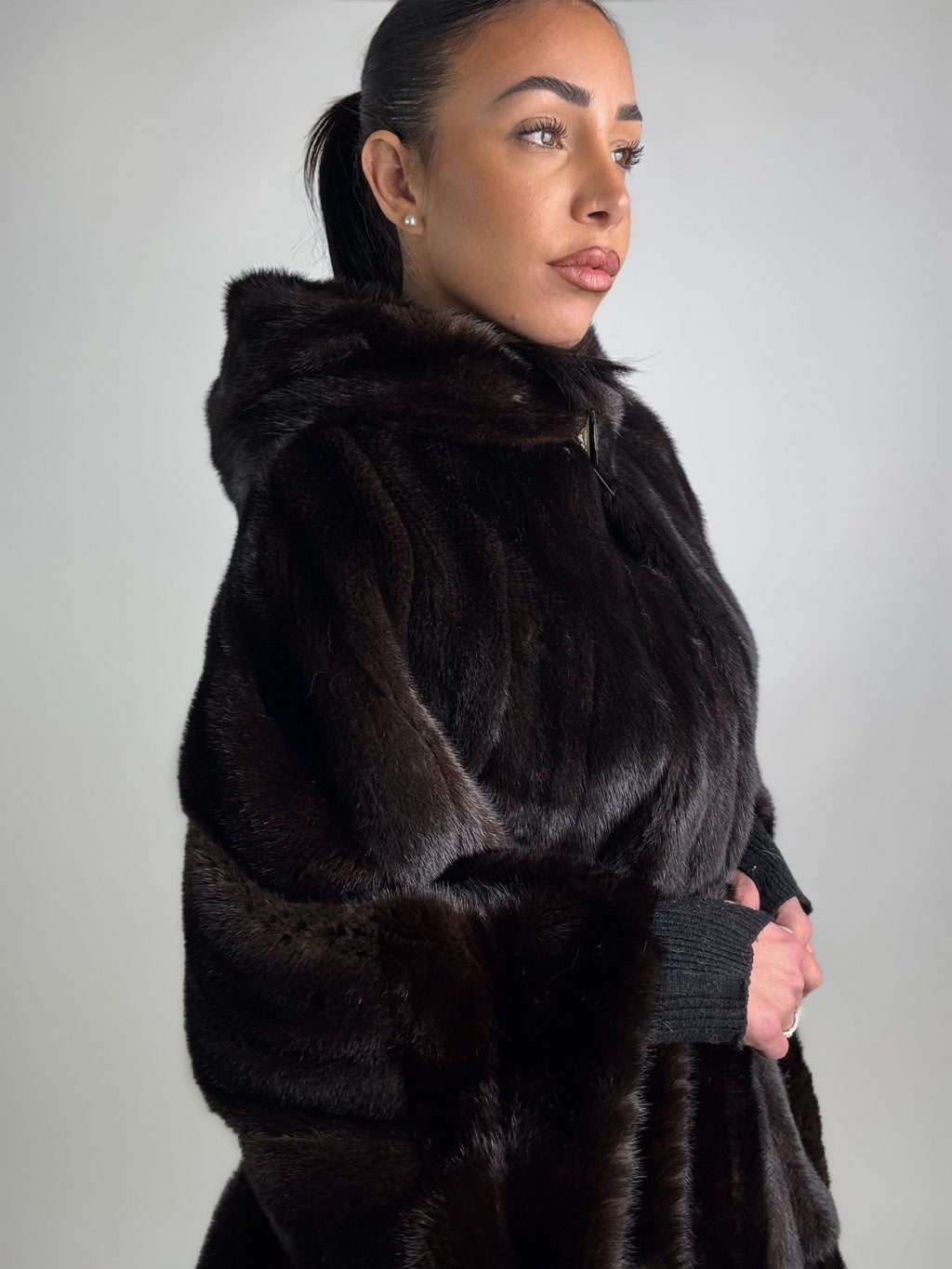 Mantella in visone cintura e cappuccio N250