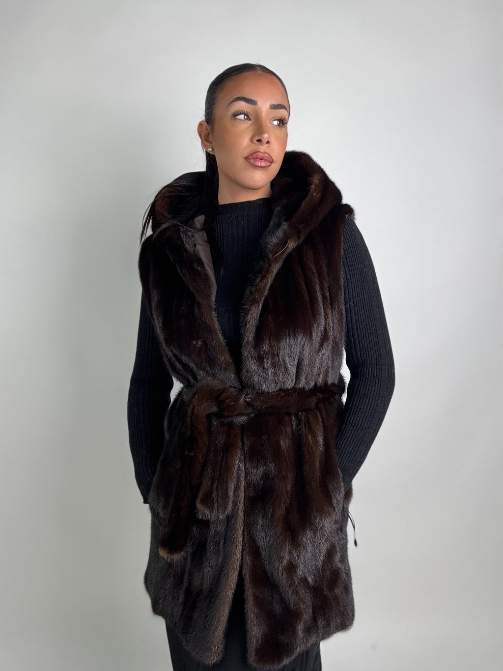 Smanicato in visone cintura e cappuccio N251