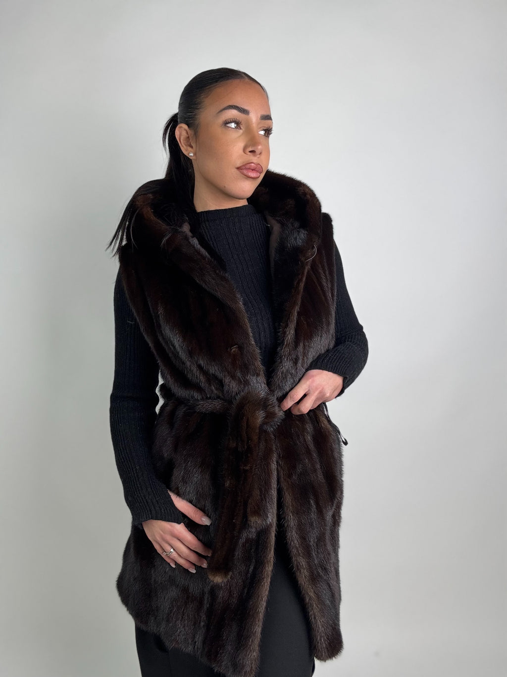 Smanicato in visone cintura e cappuccio N251