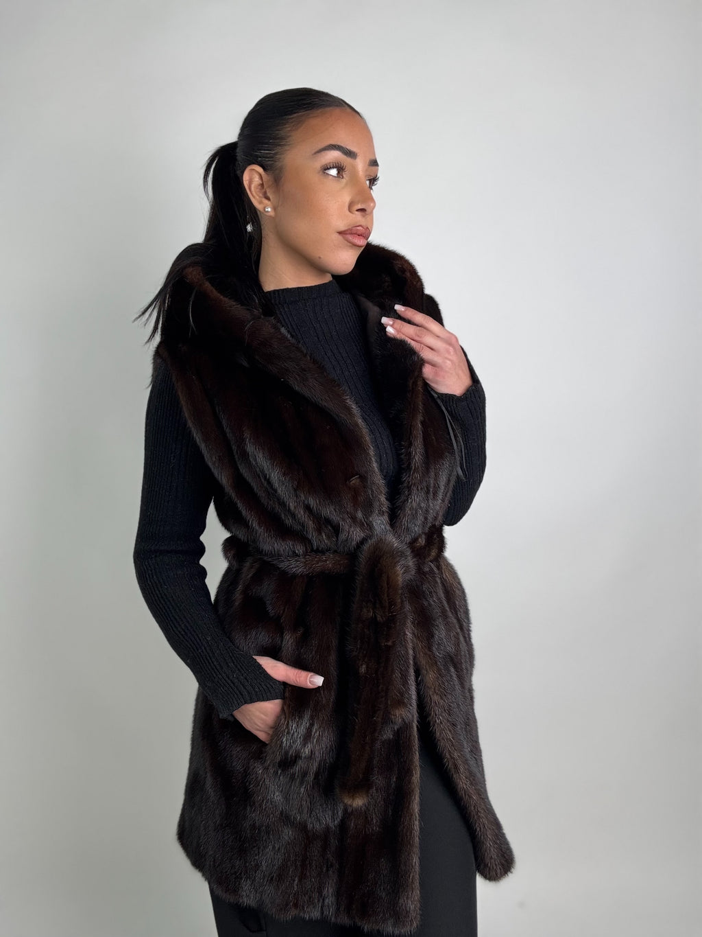 Smanicato in visone cintura e cappuccio N251