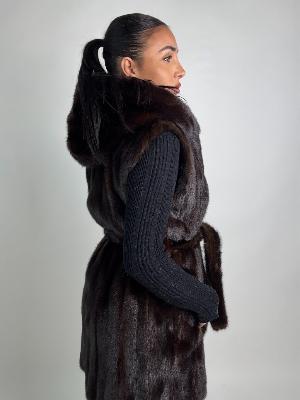 Smanicato in visone cintura e cappuccio N251