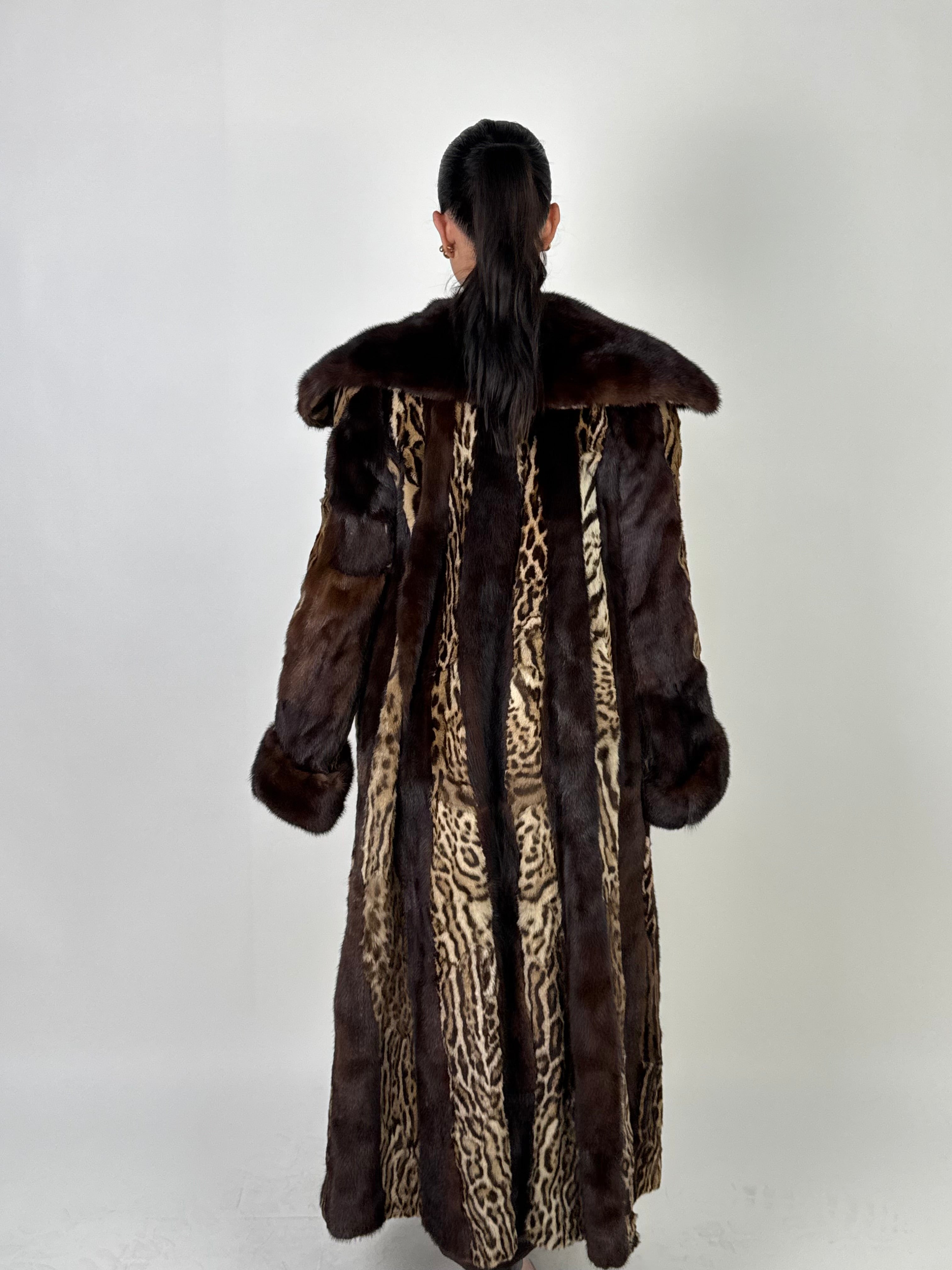 Cappotto in leopardo e visone N77