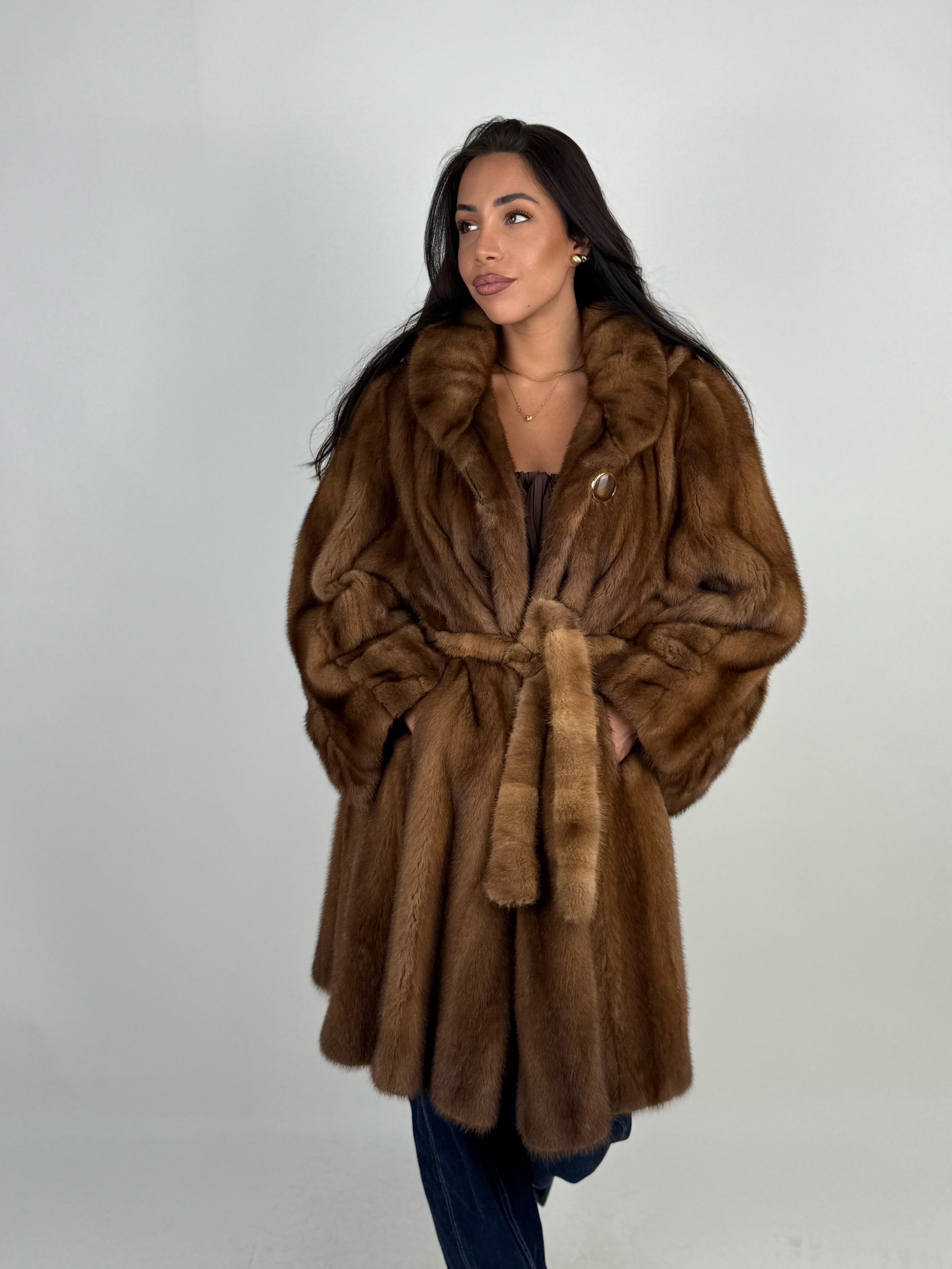 Cappotto in visone N654