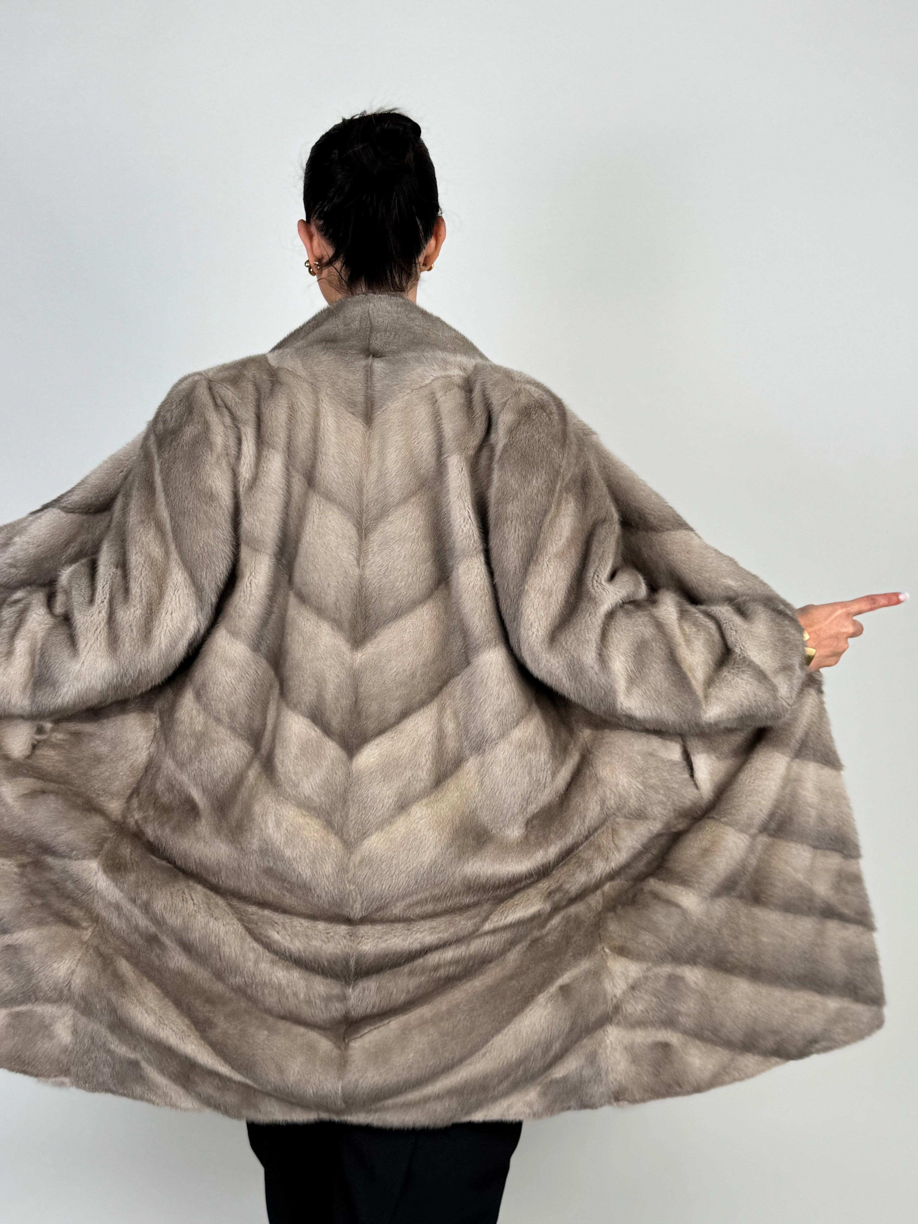 Cappotto in visone N655
