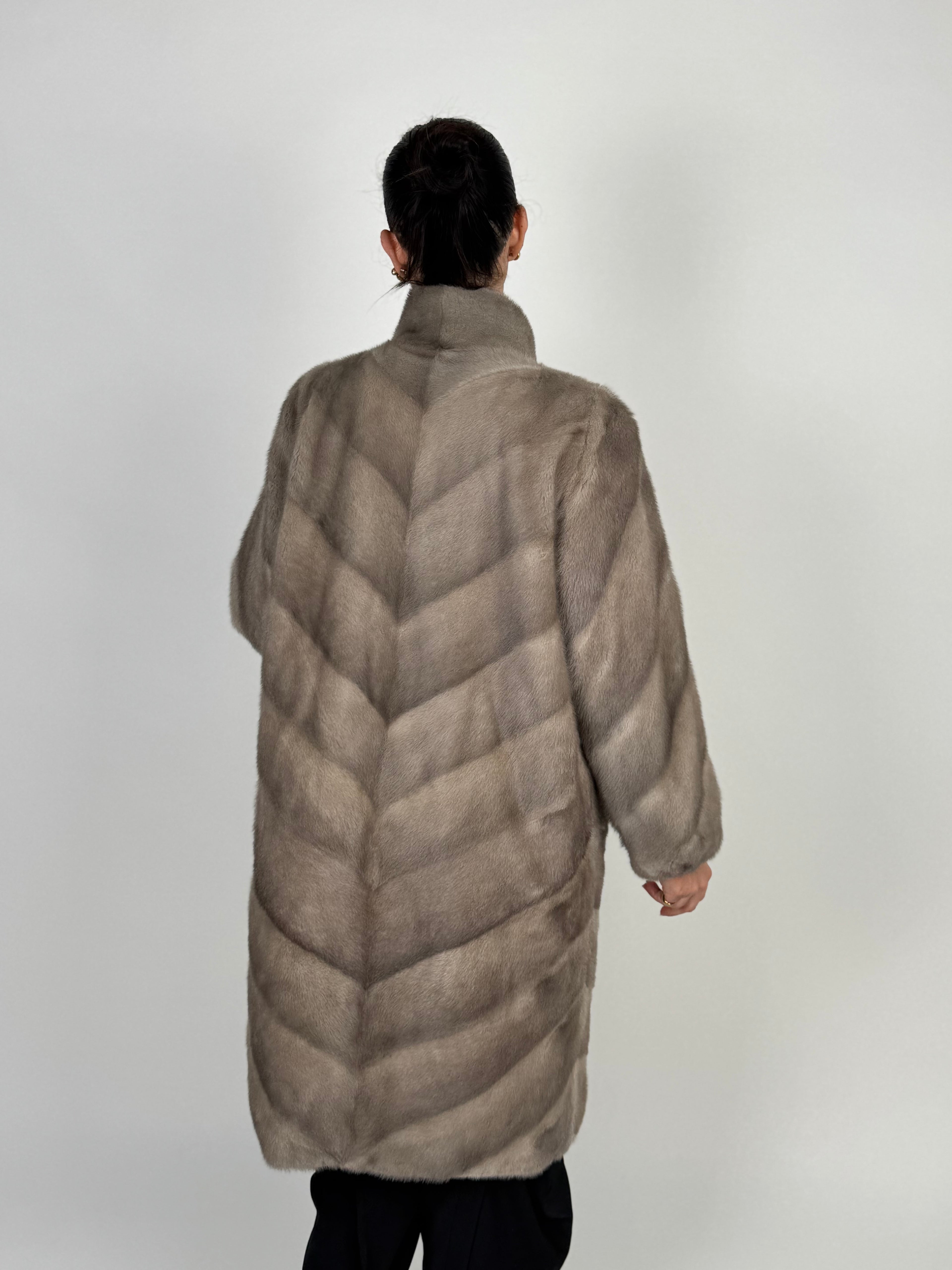 Cappotto in visone N655