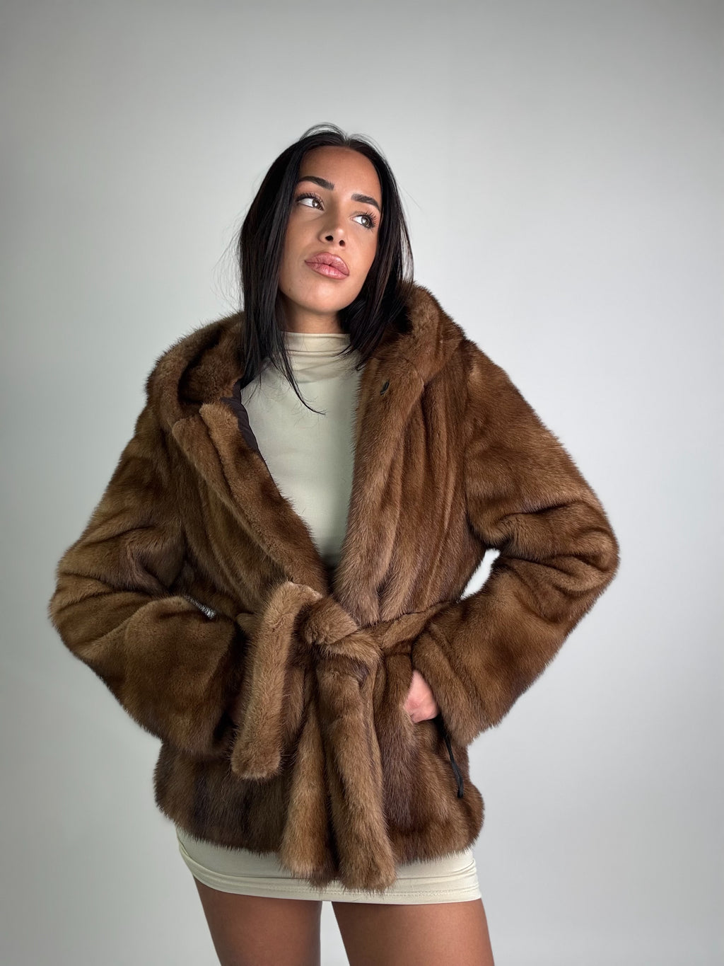 Giacca in visone cintura e cappuccio N107