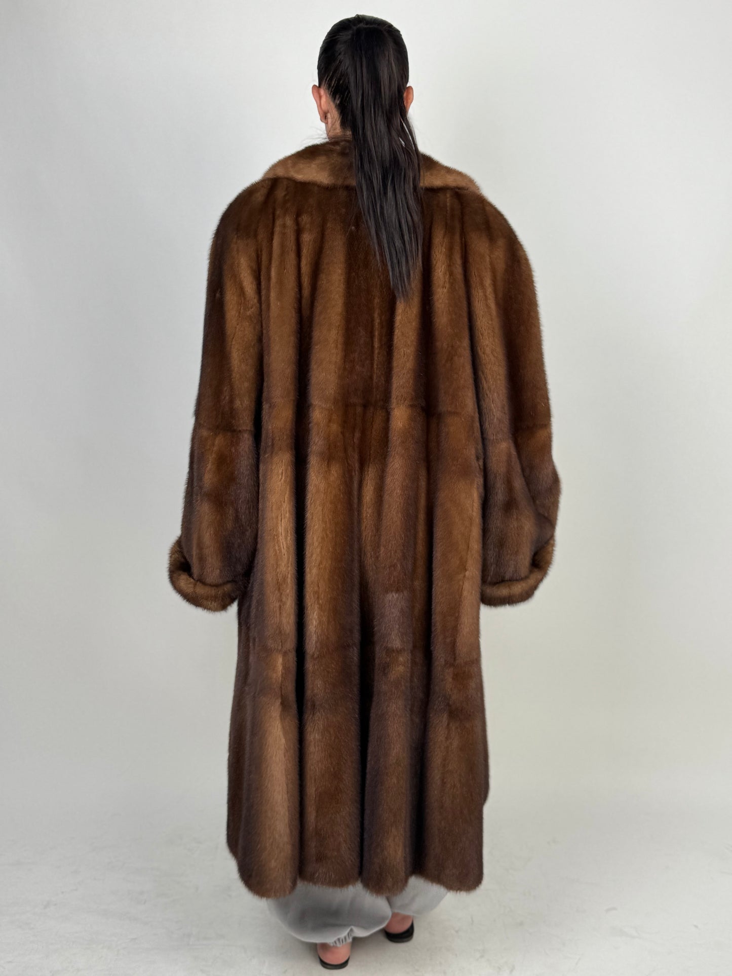 Cappotto in visone N681